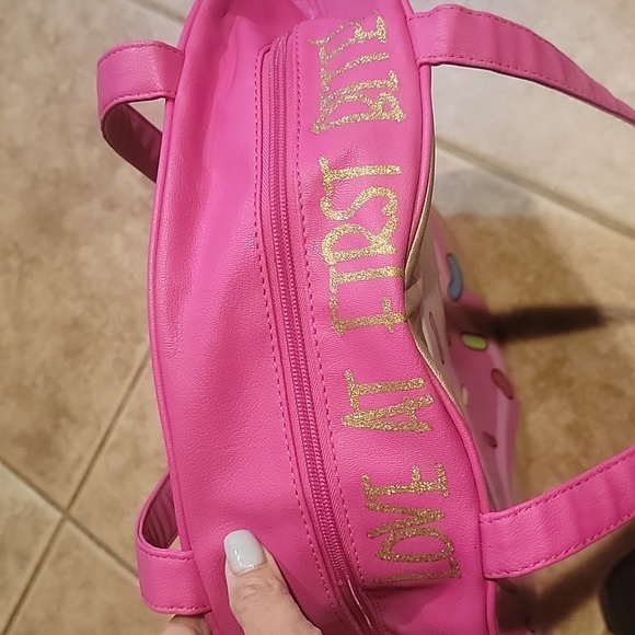 Betsey Johnson Pink Donut Cooler Bag - Picture 4 of 6